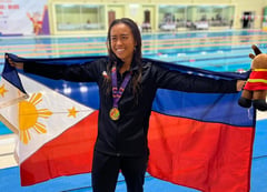 Chloe bags best swimmer award